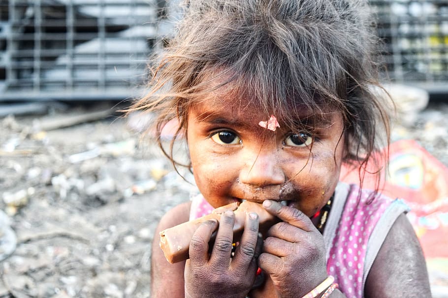 slums-india-girl-poor